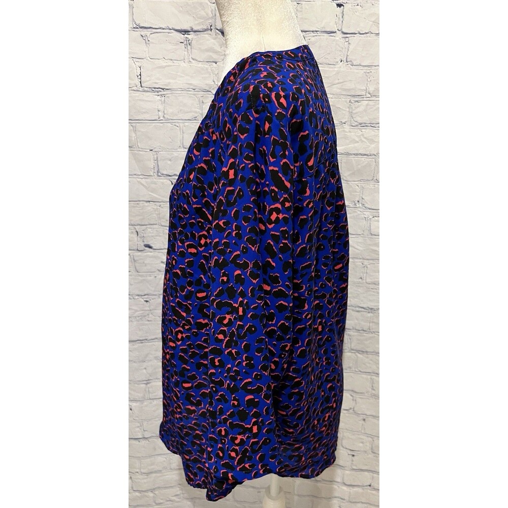 Torrid Size 0 Blue Pink Cheetah Print Blouse Top Career Lightweight Large 12 - Picture 4 of 8